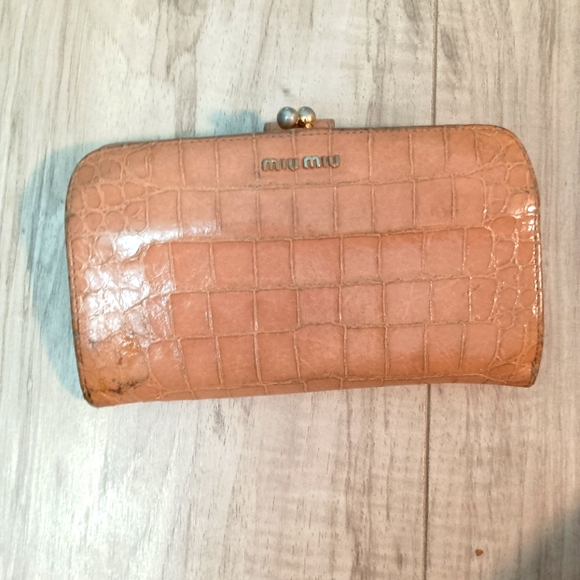 Miu Miu Beige Croc Embossed Leather Long Wallet - Picture 1 of 16